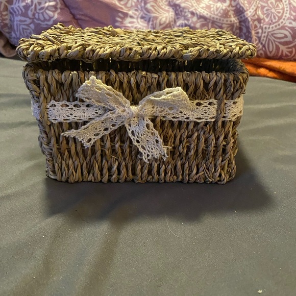 Small storage antique box with lid - Picture 3 of 3